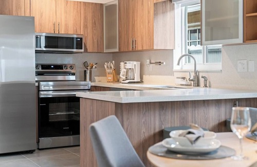 Hialeah House | Luxurious Family Escape