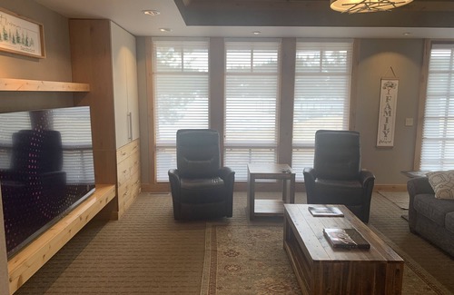 Dover Bay Condo | Luxurious first floor Dover Bay condo on the shore of Pend Orielle River.