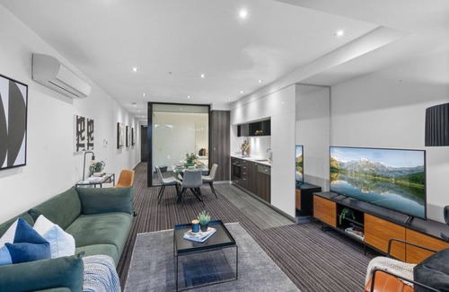 St Kilda Apartment | Luxurious Fitzroy Street Getaway