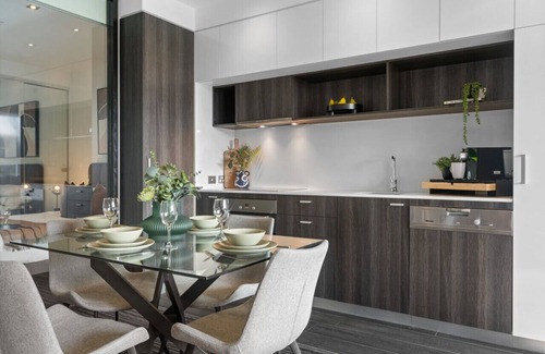 St Kilda Apartment | Luxurious Fitzroy Street Getaway