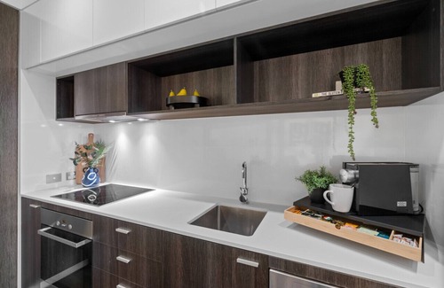 St Kilda Apartment | Luxurious Fitzroy Street Getaway