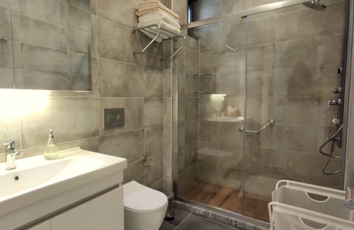 Bostanci Apartment | LUXURIOUS FURNISHED PARKING PARK FOR PARTIAL PERIOD RENTAL