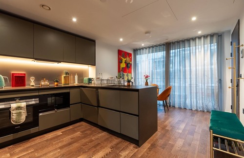 Queenstown Apartment | Luxurious Haven in Battersea