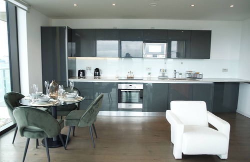 Queenstown Apartment | Luxurious Haven in Battersea