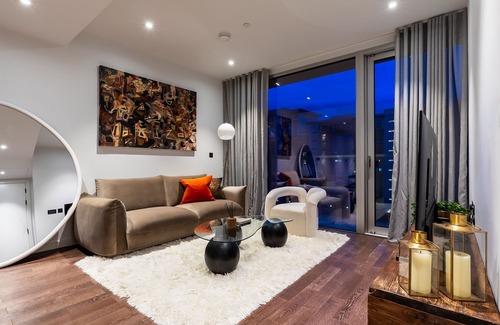Queenstown Apartment | Luxurious Haven in Battersea