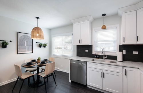 Burbank House | Luxurious House - 25 min Downtown - 10min Midway Airport