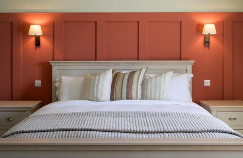 Cheltenham House | Luxurious House Lodge & Garden Private Parking