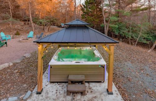 Lake Harmony Estates House | Luxurious house with largest hot tub & perfect retreat!