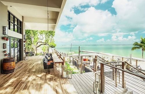 Rock Harbor Hotel | Luxurious Key Largo Escape with Pool! Beach Access, Pets Allowed!
