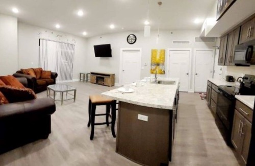 Heartside Apartment | Luxurious King bed Downtown minutes from Hospital