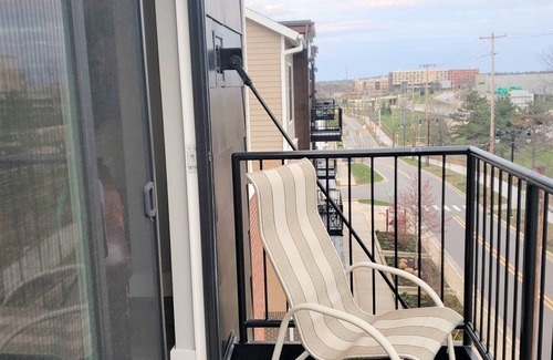 Heartside Apartment | Luxurious King bed Downtown minutes from Hospital