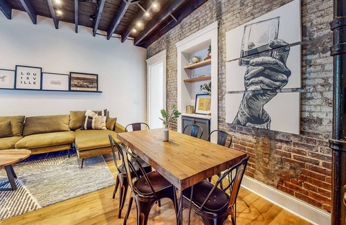 Smoketown Jackson House | ♥Luxurious Large Home w/ Private Yard Near Nulu