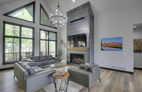 Deadwood House | Luxurious Lead Vacation Rental with Private Hot Tub!