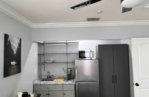 Hialeah Apartment | Luxurious little home!