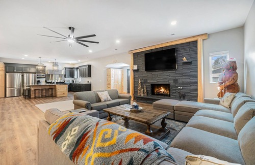 Lewiston Hotel | Luxurious Lodge w/4-lane bowling ally, great location next to lakes & trails