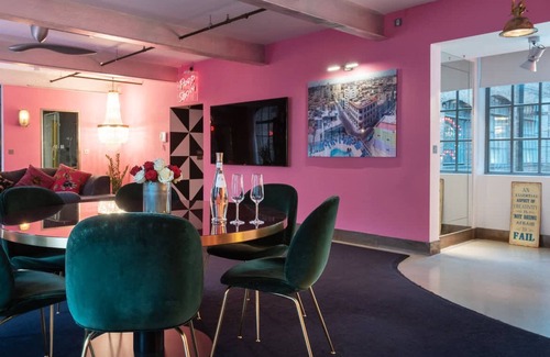 Soho Apartment | Luxurious Loft Central Soho - 3 Bedrooms & Office!