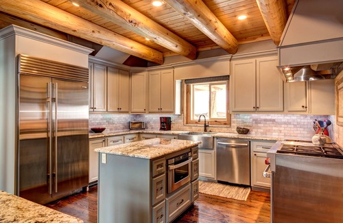 Breckenridge House | Luxurious Log Cabin Five minutes from Breckenridge Ski Slopes - 4 Master Suites!