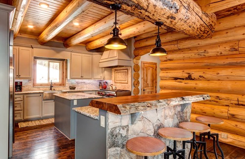 Breckenridge House | Luxurious Log Cabin Five minutes from Breckenridge Ski Slopes - 4 Master Suites!