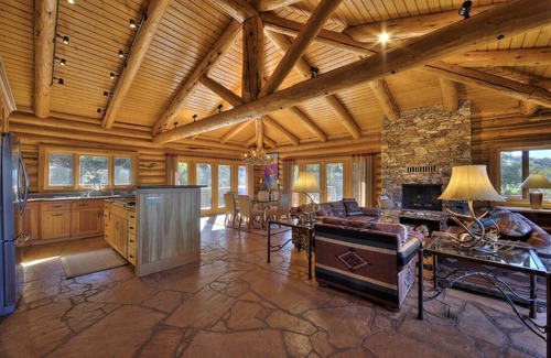Spanish Valley House | Luxurious Log Cabin Near Moab & Red Rock Canyons!