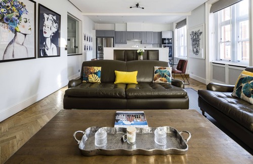 City of Westminster Apartment | Luxurious Mayfair Home by Hyde Park