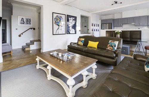 City of Westminster Apartment | Luxurious Mayfair Home by Hyde Park