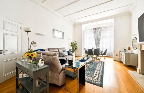 City of Westminster Apartment | Luxurious Mayfair house London