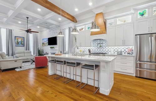 Mid-City House | Luxurious Mid City Classic Home On Streetcar Line Free Parking