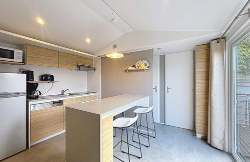 Jullouville-les-Pins House | Luxurious Mobile Home, 4 Guests, Beach Nearby, Heated Pool, Fitness Room, Pet-Friendly