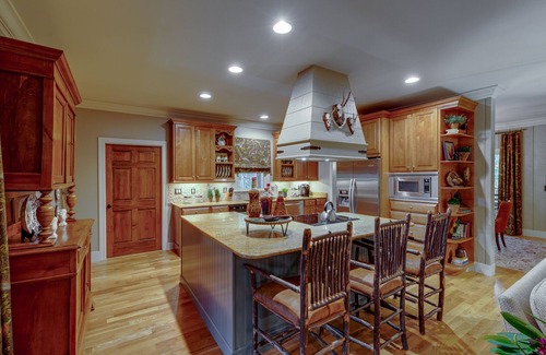 Sapphire House | Luxurious Mountain Escape - Crisp Mountain Air Beckons.