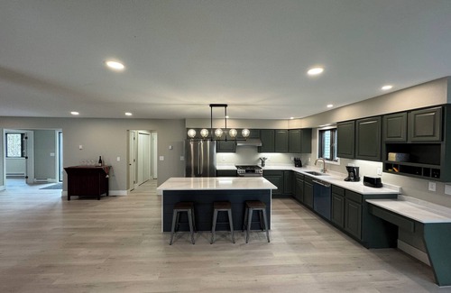 International Falls House | Luxurious newly renovated lake home on Rainy Lake's Gold Shores!