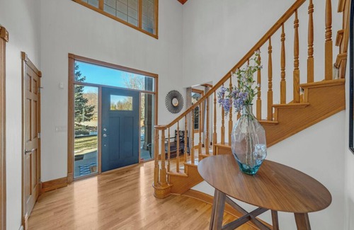 Grimes House | Luxurious Nature Retreat Sleeps 16+ Hot Tub