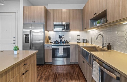 West Oak Hill Apartment | Luxurious New Unit|2Bd2Ba|Pool, Golf Sim