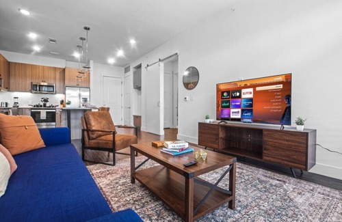 West Oak Hill Apartment | Luxurious New Unit|2Bd2Ba|Pool, Golf Sim