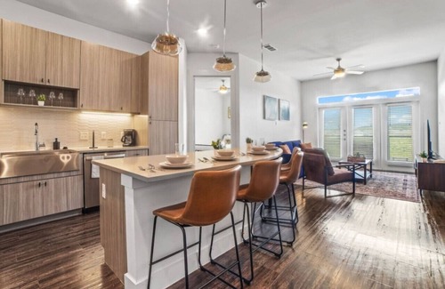 West Oak Hill Apartment | Luxurious New Unit|2Bd2Ba|Pool, Golf Sim