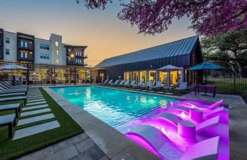West Oak Hill Apartment | Luxurious New Unit 2Bd2Ba Pool, Golf Sim