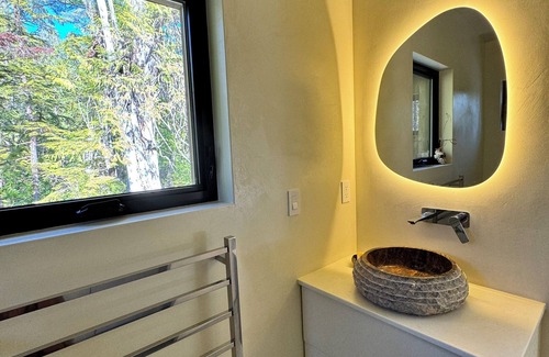 Tofino House | Luxurious, newly built sustainable home, nestled in old growth forest.