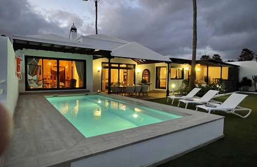 Costa Teguise Villa | Luxurious Oceanfront Villa with Panorama View and Private Pool