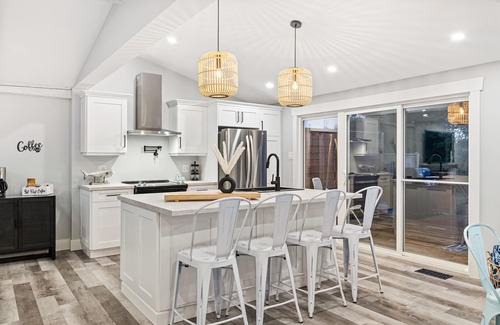 Cormierville House | Luxurious Oceanview beach house W/hot tub