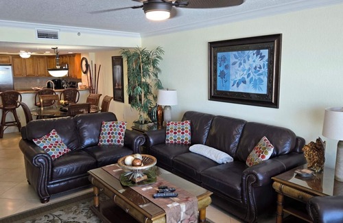 Redington Shores Condo | Luxurious Penthouse Oasis - Direct Beachfront/Oceanfront - 2 Parking Spots!