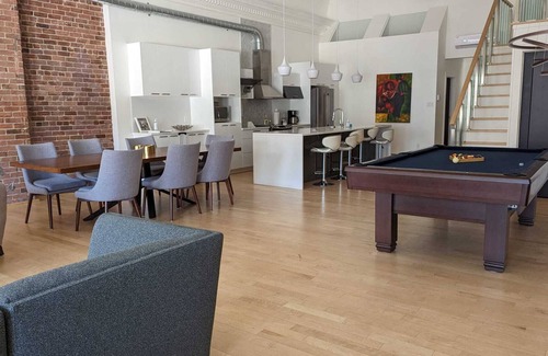 Old Montreal Condo | Luxurious Penthouse in Old Montreal featuring a majestic roof terrace