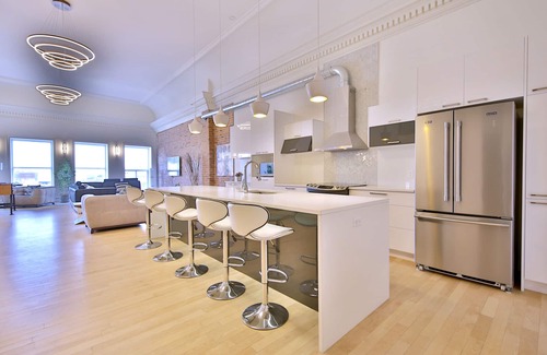 Old Montreal Condo | Luxurious Penthouse in Old Montreal featuring a majestic roof terrace