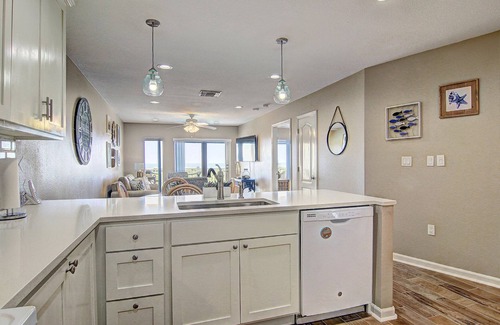 Port Aransas Condo | Luxurious Port A Retreat at the Grand Caribbean - 2bdr/2ba