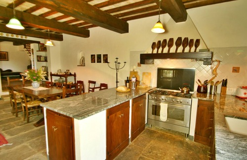 Lisciano Niccone Villa | Luxurious private villa with private pool and beautiful views, free wifi.