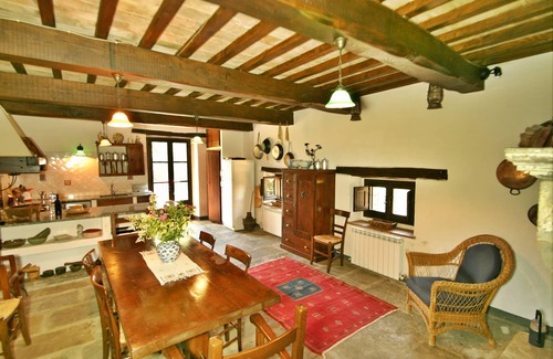 Lisciano Niccone Villa | Luxurious private villa with private pool and beautiful views, free wifi.