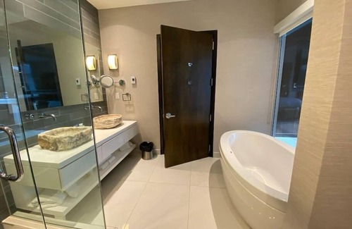 Downtown St. John's House | Luxurious private downtown room