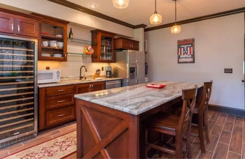 Green Hills Apartment | Luxurious Private Studio, 10 min to downtown