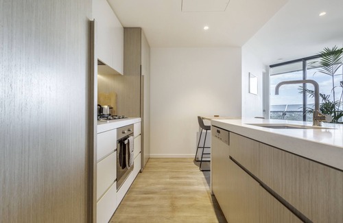 Melbourne Apartment | Luxurious Retreat : Style and Comfort