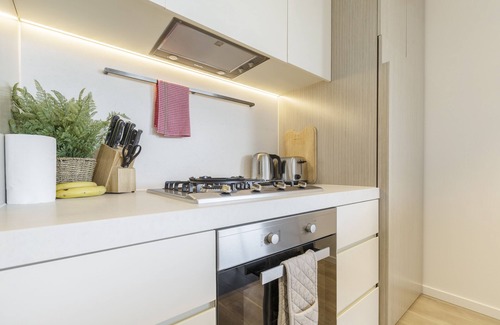 Melbourne Apartment | Luxurious Retreat : Style and Comfort