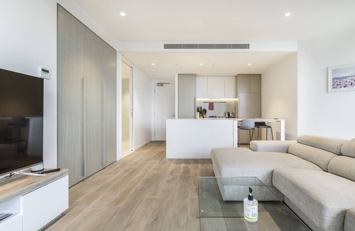 Melbourne Apartment | Luxurious Retreat : Style and Comfort