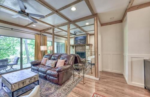New Braunfels House | Luxurious Riverfront Condo Just 1 Blk to Schlitterbahn!